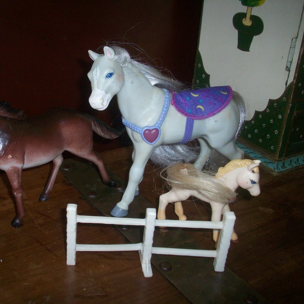 2001 Fisher Price Mattel Barbie Colt LOVING FAMILY DOLLHOUSE Horse Mom Tested